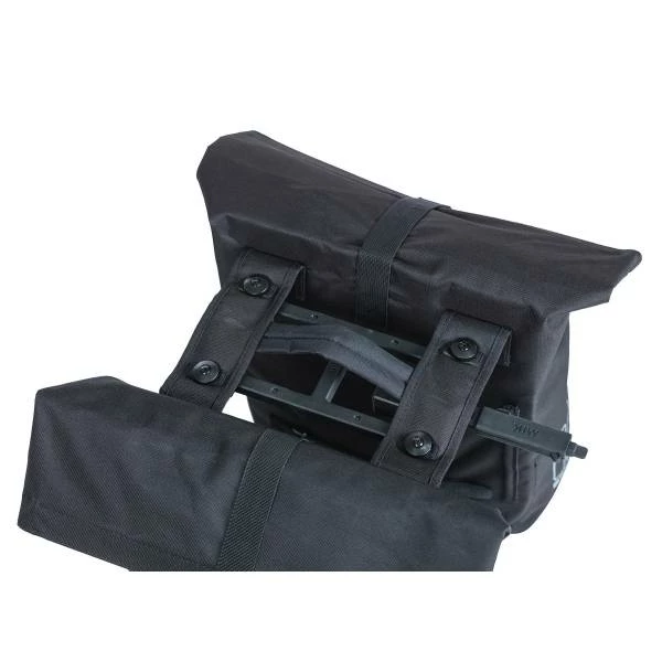 Basil City Dubbele Fietstas 32L MIK - Zwart 6 Basil City Dubbele Fietstas 32L MIK - Zwart – Image 4