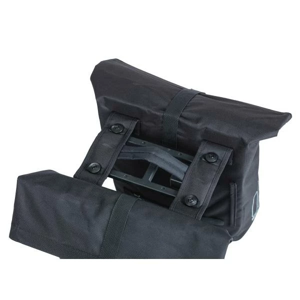 Basil City Dubbele Fietstas 32L MIK - Zwart 7 Basil City Dubbele Fietstas 32L MIK - Zwart – Image 5