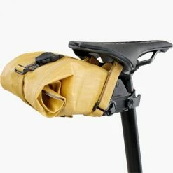 Evoc Bao Zadeltas S 1L - Loam Geel -Beck Tassen Soldes evoc bao zadeltas s 1l loam geel 4250450723073 4 l