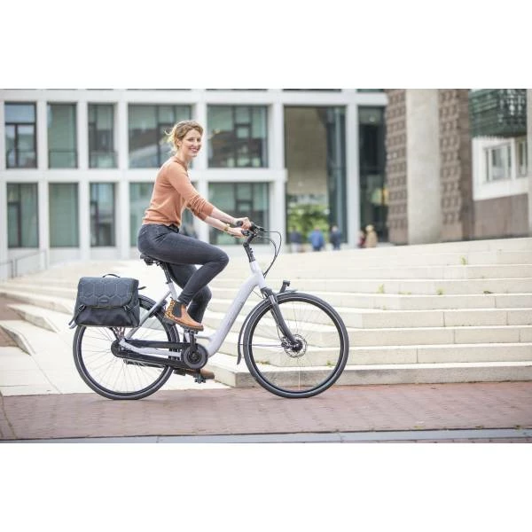 New Looxs Mondi Joy Enkele Fietstas 18,5 L - Quilted Zwart 8 New Looxs Mondi Joy Enkele Fietstas 18,5 L - Quilted Zwart – Image 6